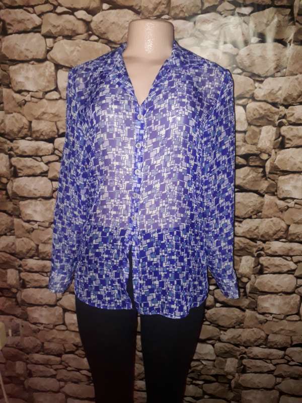 SHEER POLYESTER LONG SLEEVED TOP BY INSYNC WITH CUFFED SLEEVES - SIZE 10/34/M