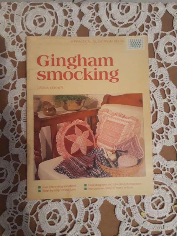 CRAFT BOOK - GINGHAM SMOCKING A PRACTICAL GUIDE BY LEONA LEHNER