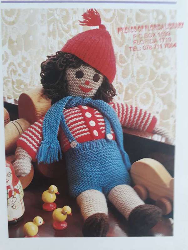 TOY KNITTING PATTERN - ROBBIE RED HAT