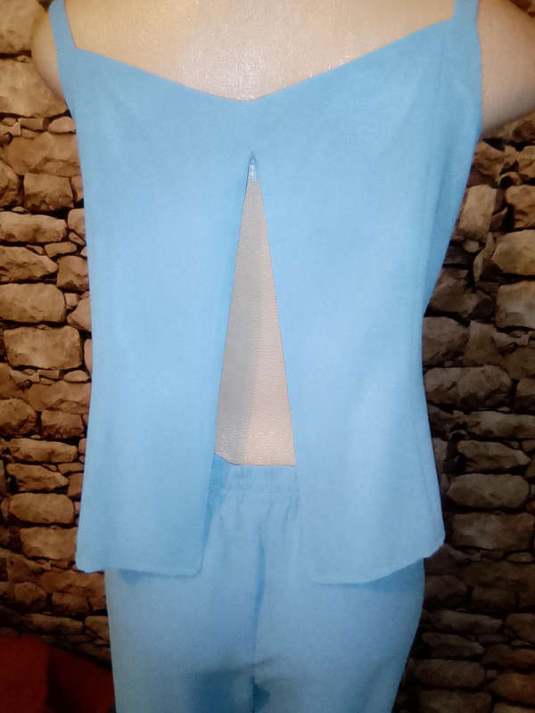 STUNNING LIGHT BLUE THREE PIECE LADIES SUIT WITH BLING DETAIL IN AS NEW CONDITION