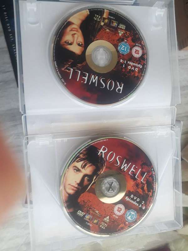 DVD BOX SET - ROSWELL SEASON 1 - 3 - 17 DICS SET IN AS NEW CONDITION