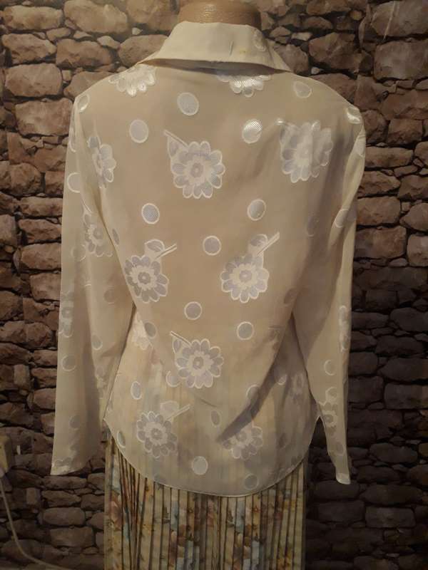 IVORY COLOUR SHEER TOP BY PUZZLE IN SIZE 8/32/S - POLYESTER CHIFFON WITH EMBOSSED FLORAL PATTERN