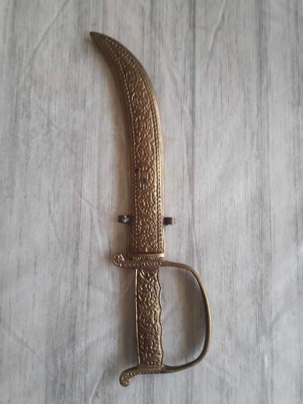VINTAGE OLD DECORATIVE METAL BASED CURVED BLADE KNIFE - 28CM
