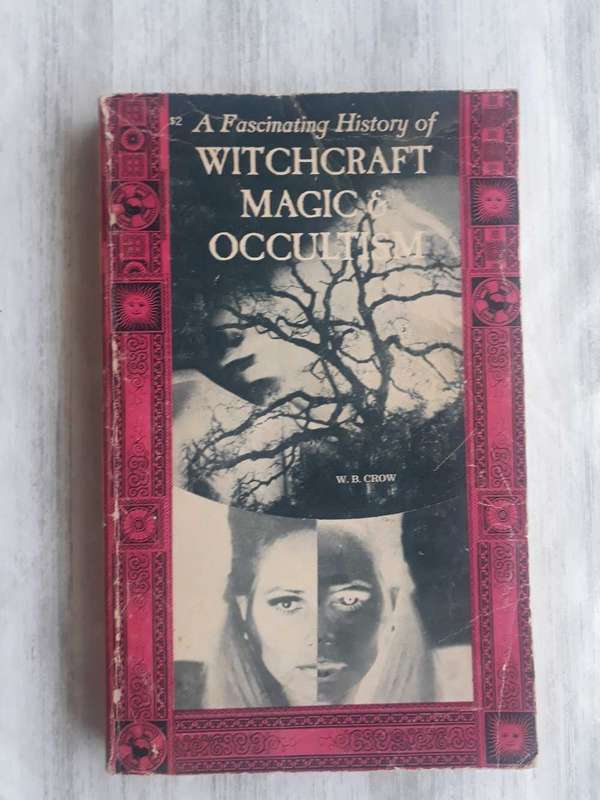 OCCULT BOOK  - A Fascinating history of witchcraft, magic & occultism