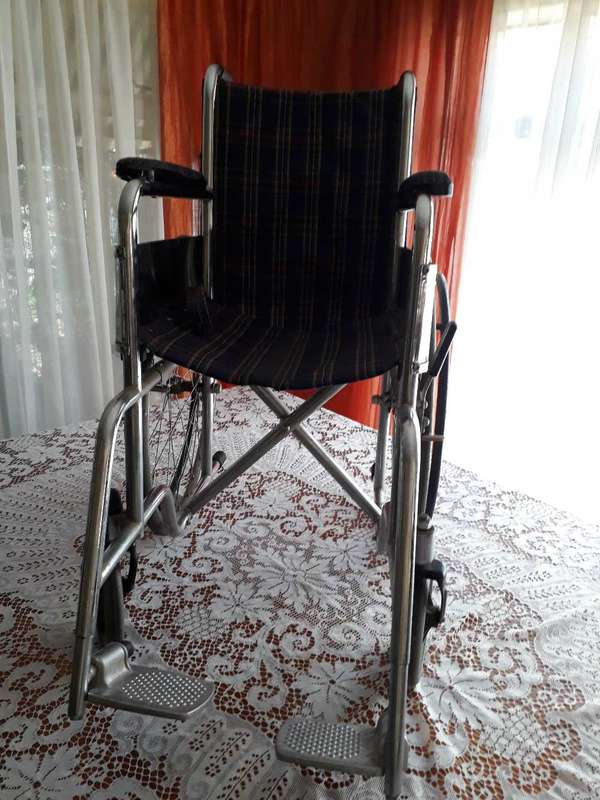 WHEELCHAIR - 100% WORKING CONDITION VERY HEAVY FOR A SMALL TO MEDIUM SIZED PERSON ONLY.