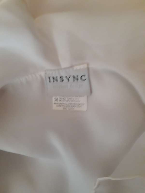 WHITE FEMININE SHEER WASH & WEAR THROW OVER TOP BY INSYNC IN SIZE 12/36/L