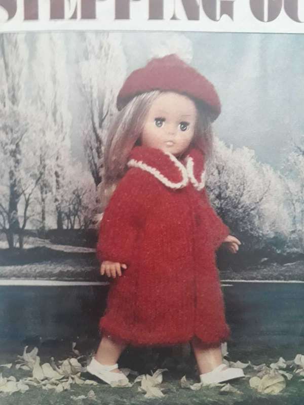 DOLL KNITTING PATTERN - STEPPING OUT