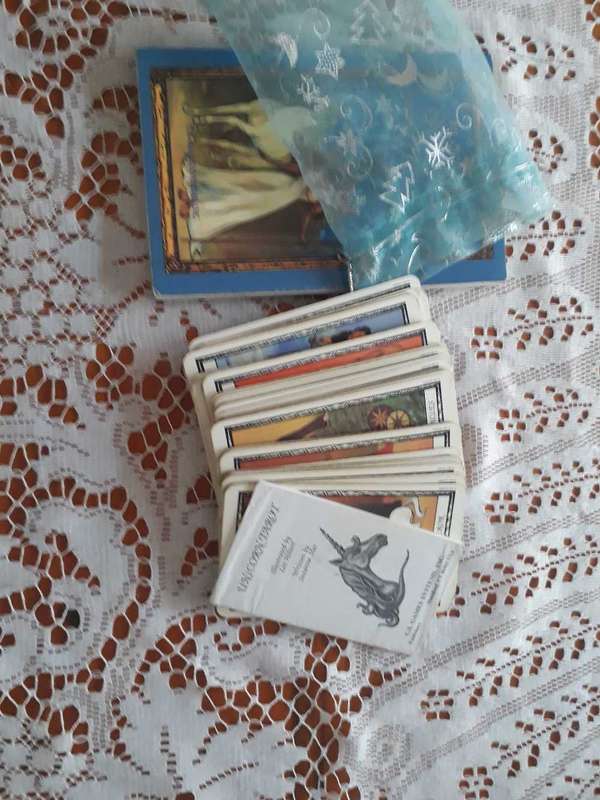 Suzanne Star - In Search of Unicorns - a guide to the Unicorn Tarot Deck with cards!
