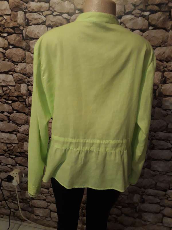 LOVELY SPRING GREEN TOP WITH TINY BEADS AND LACE  - SIZE 42