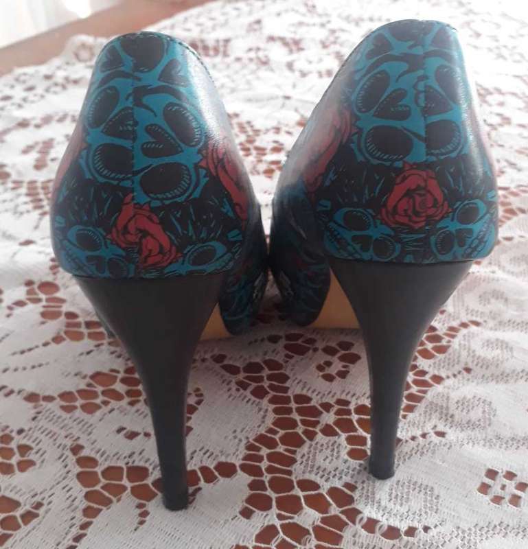 Iron Fist Heels Muerte Punk Platform Peep Toe Blue & White Skull Red Rose - Size 37 EUR/ 4 UK/ 6 USA
