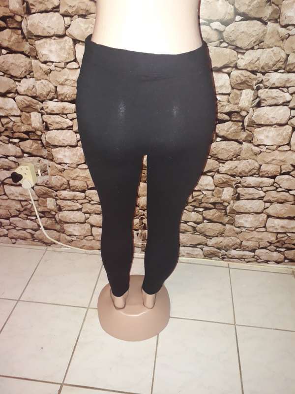 BLACK LEGGINGS REAL BASIC BRAND AS NEW - SIZE L