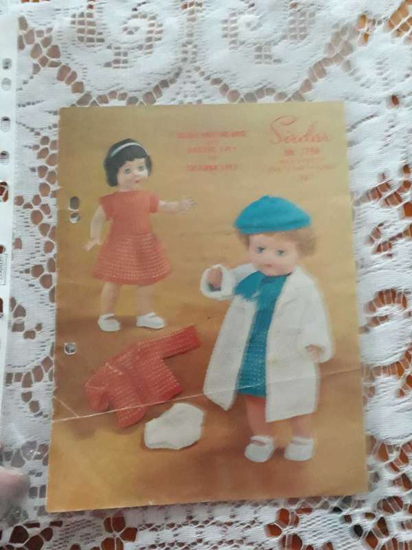 DOLL KNITTING PATTERN - SIRDAR 7750