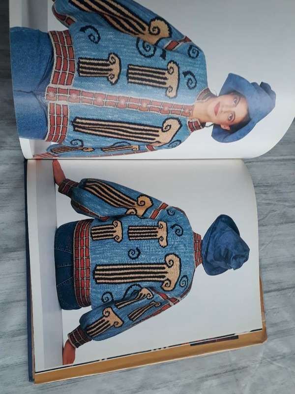VINTAGE KNITTING BOOK - PASSION FOR COLOUR BY SARAH BURNETT - HARDCOVER - 1990