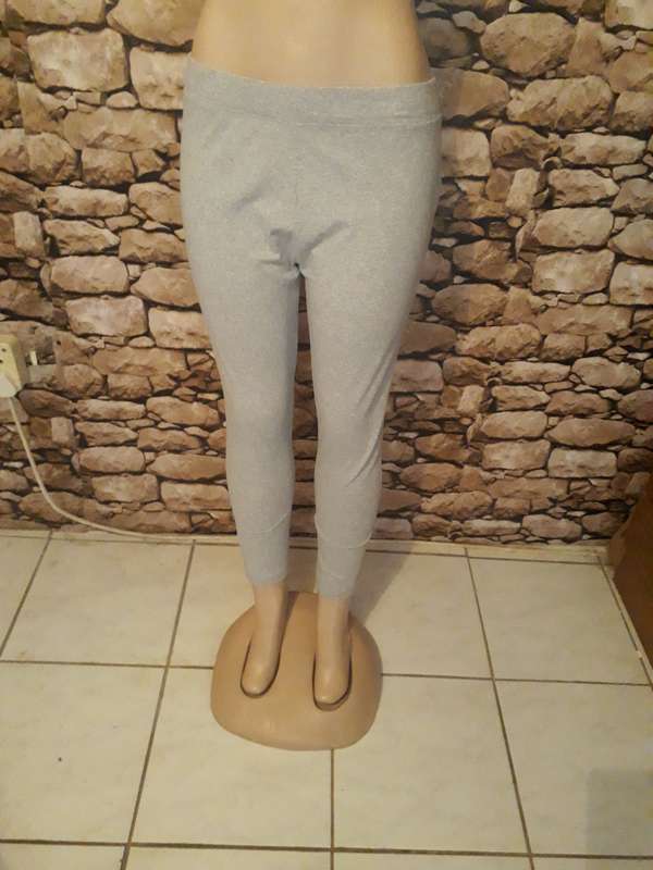 LIGHT GREY LEGGINGS REAL BASIC BRAND  AS NEW  - SIZE XL