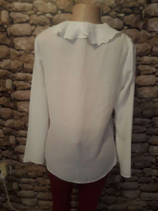 WHITE FEMININE SHEER WASH & WEAR THROW OVER TOP BY INSYNC IN SIZE 12/36/L