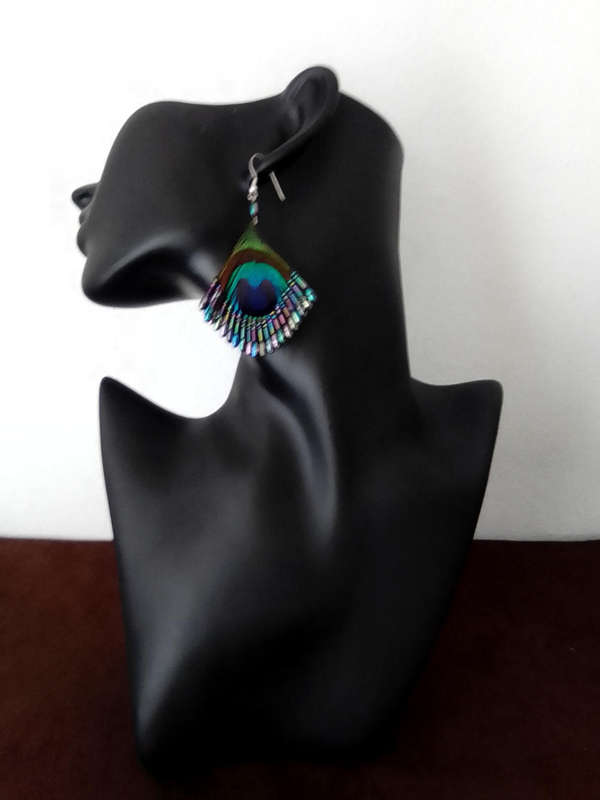PAIR OF DROP & DANGLE FASHION PEACOCK FEATHER EARRINGS WITH IRRADECENT BEADS IN AS NEW CONDITION