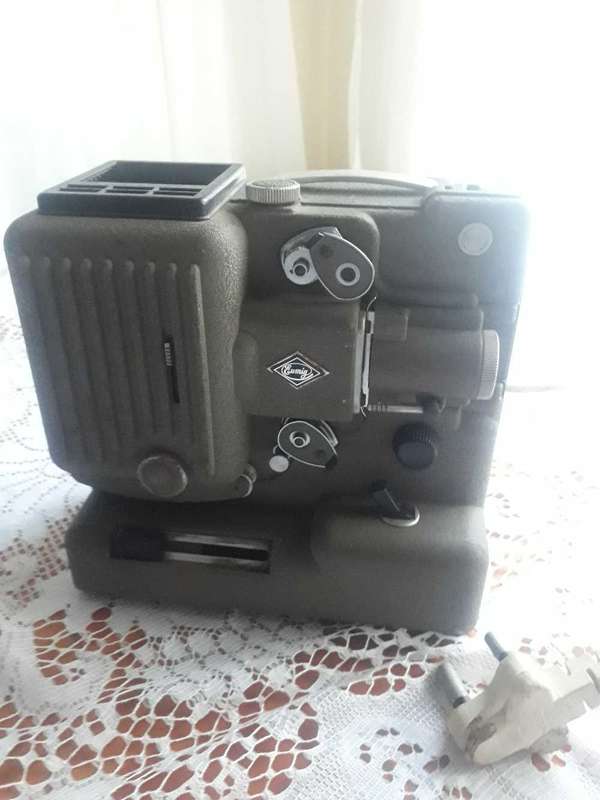 VINTAGE COLLECTABLE  METAL BODIED EUMIG P8Mm CINE FILM PROJECTOR