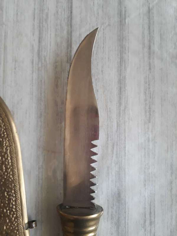 VINTAGE OLD DECORATIVE METAL BASED KNIFE WITH SLIGHTLY CURVED BLADE - 30 CM