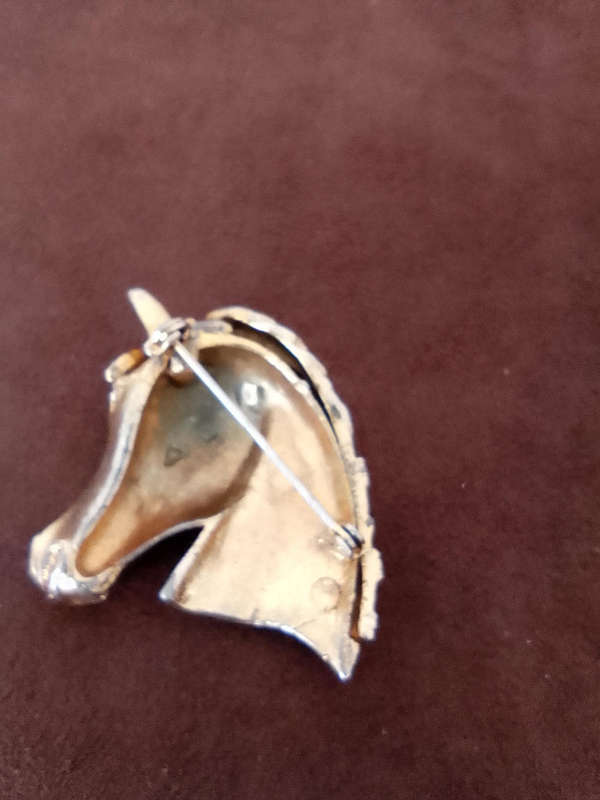 VINTAGE 1960'S TRIFARRI LOOK A LIKE HORSE HEAD BROOCH WITH BLUE RHINESTONE EYES