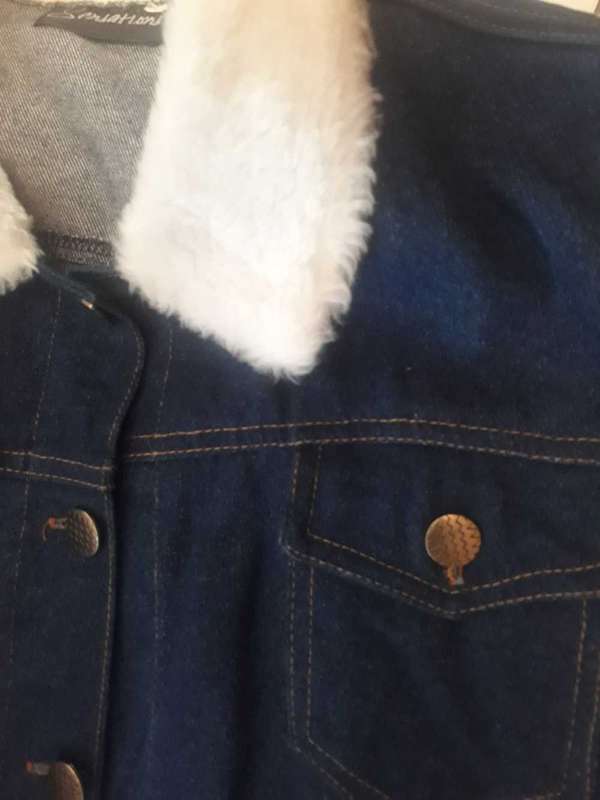 JACKET  - DENIM BOMBER STYLE JACKET WITH 2 FRONT POCKETS AND FAUX FUR NECK - SIZE 12/36/LARGE