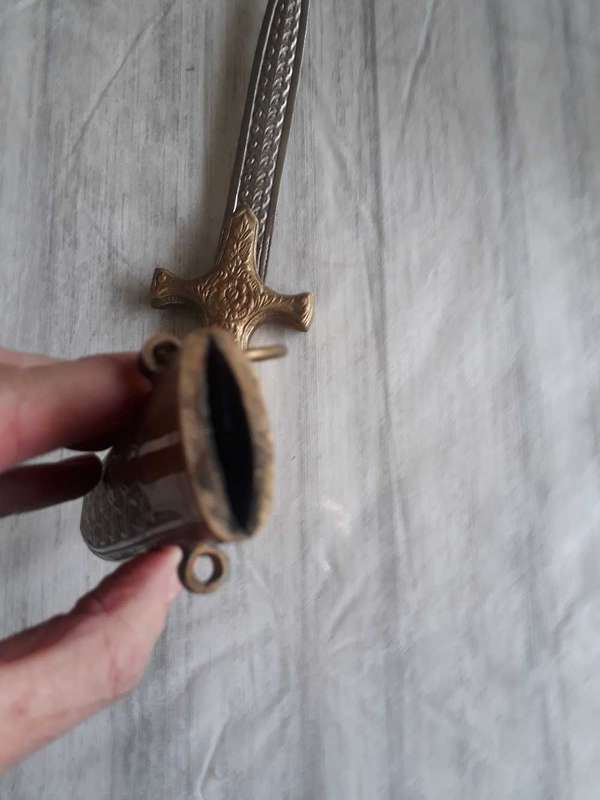 VINTAGE OLD DECORATIVE METAL BASED DAGGER - 28 CM