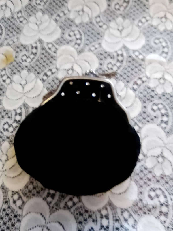 VINTAGE BLACK VELVET CLUTCH BAG WITH SOME RHINESTONE DETAIL IN VERY GOOD CONDITION