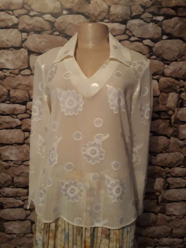 IVORY COLOUR SHEER TOP BY PUZZLE IN SIZE 8/32/S - POLYESTER CHIFFON WITH EMBOSSED FLORAL PATTERN