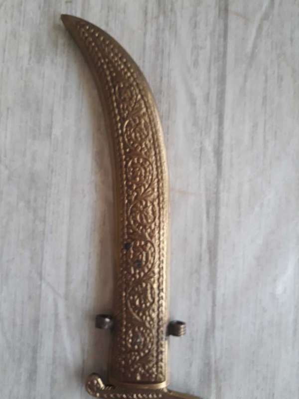 VINTAGE OLD DECORATIVE METAL BASED CURVED BLADE KNIFE - 28CM