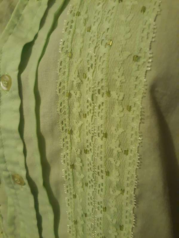 LOVELY SPRING GREEN TOP WITH TINY BEADS AND LACE  - SIZE 42