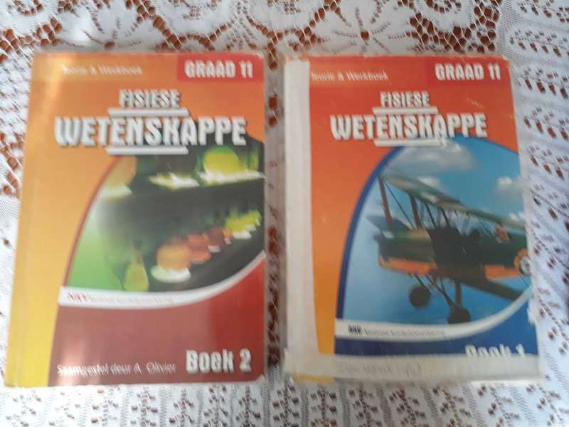 TEXT BOOKS - FISIESE WETENSKAPPE  GRAAD 11 BOEK 1 & 2