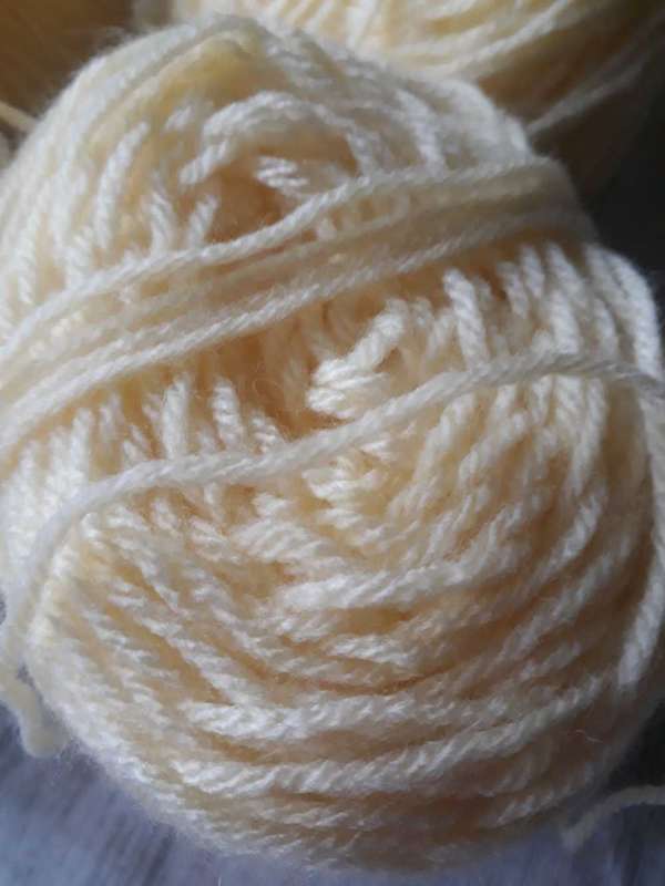 KNITTING WOOL/YARN  - UNBRANDED LIGHT YELLOW +/- 300G IN TOTAL