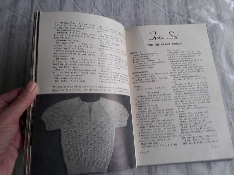 ANTIQUARIAN KNITTING BOOK - MARGARET MURRAY/JANE KOSTER  - PRICTICAL FAMILY KNITTING ILLUSTRATED