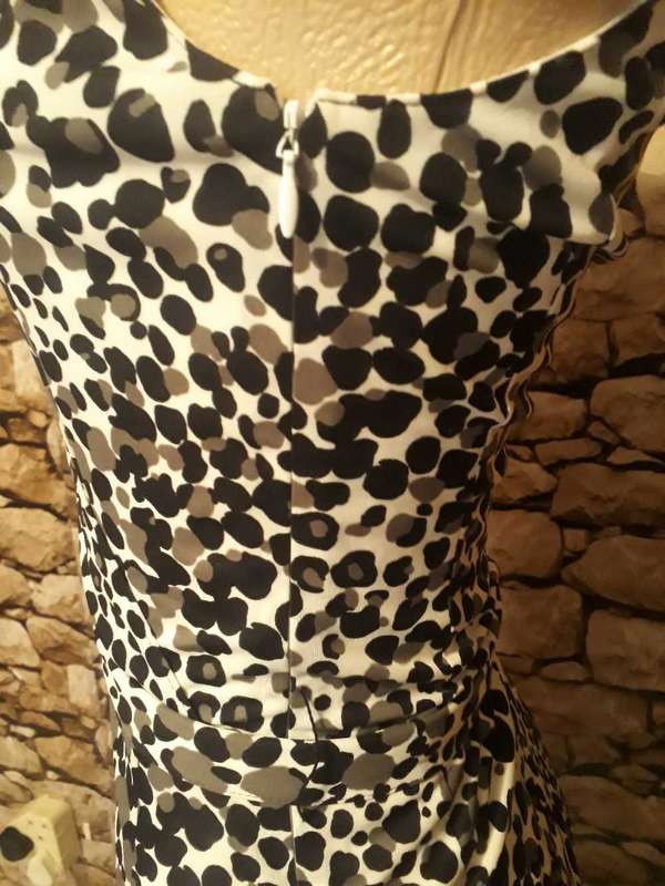 STUNNING HIGH LOW SEAM OVER CROSS FRONT DRESS IN POLYSTER FABRIC - SIZE 8/32/S - AS NEW