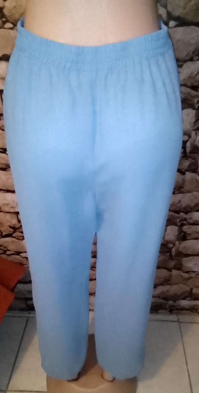 STUNNING LIGHT BLUE THREE PIECE LADIES SUIT WITH BLING DETAIL IN AS NEW CONDITION