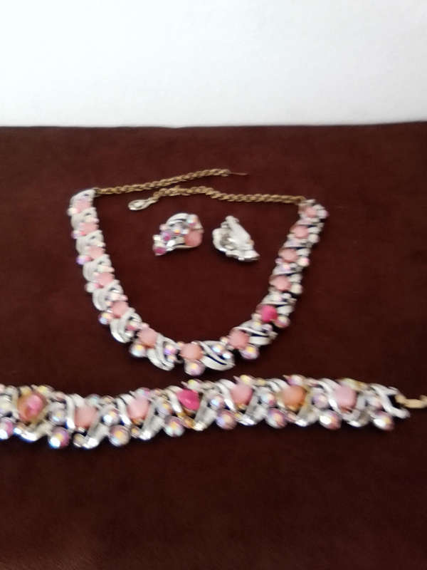 VINTAGE SILVER TONE WITH STONE NECKLACE/CLIP ON EARRINGS AND BRACELETTE SET