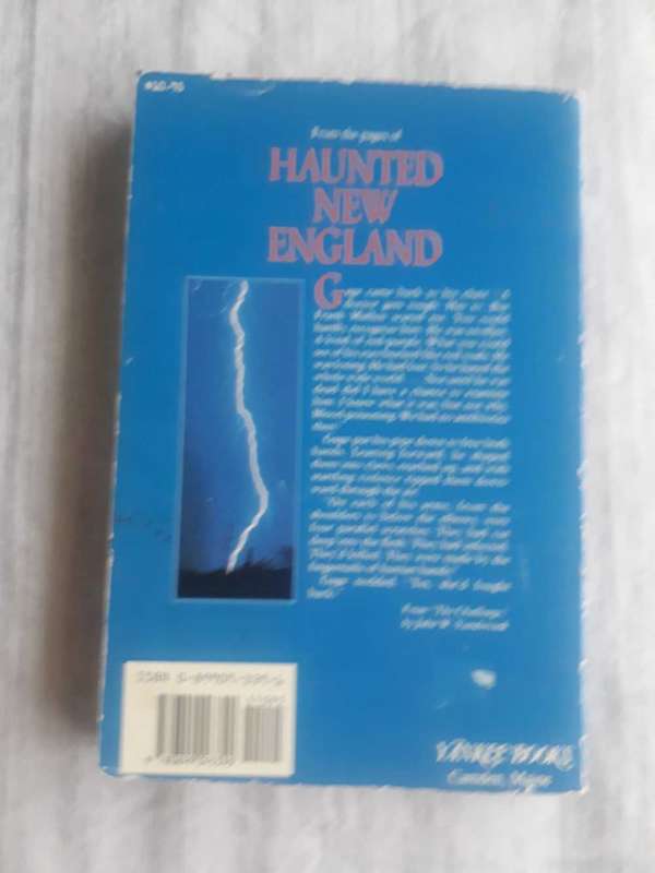 GHOST STORY BOOK  - HAUNTED NEW ENGLAND