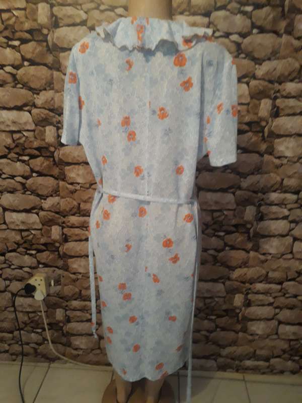 VINTAGE FLORAL PATTERN DRESS WITH MATCHING BELT FROM FOCHINI - SIZE 22