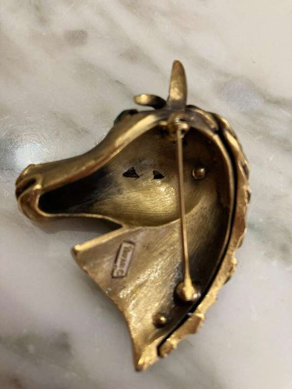 VINTAGE 1960'S TRIFARRI LOOK A LIKE HORSE HEAD BROOCH WITH BLUE RHINESTONE EYES