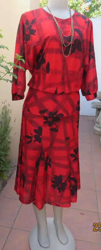 MANHATTAN red-black polyester peplum style dress with cut-on cuffed sleeves - Size 10/34/Medium