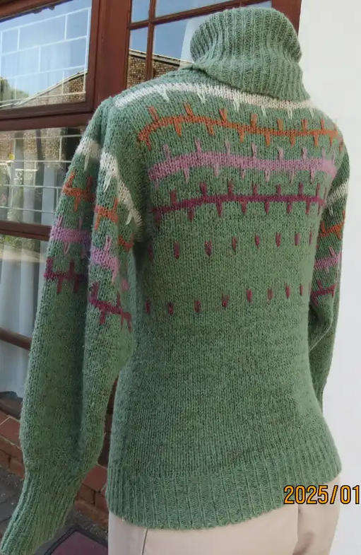 PUCCINI knitted poloneck jumper in asparagus green - Size 8/32/Small