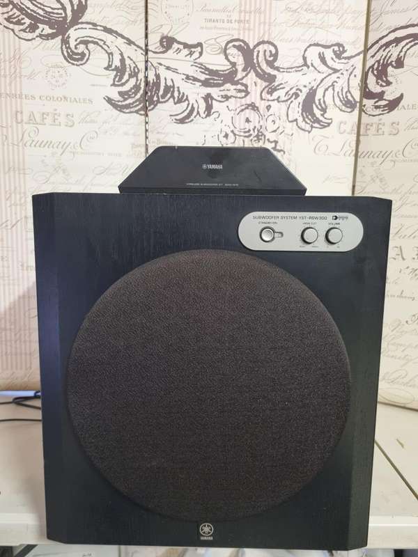 Yamaha Sub-Woofer YST-RSW300 with Wireless Subwoofer Kit