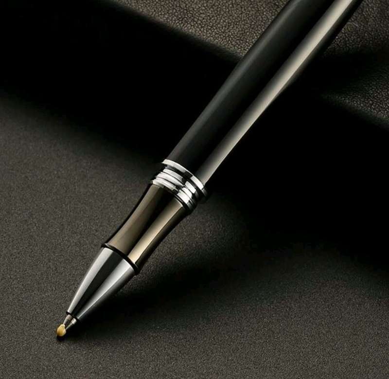 Ultra Luxurious Silver & Black Metal Grid RollerBall Pen