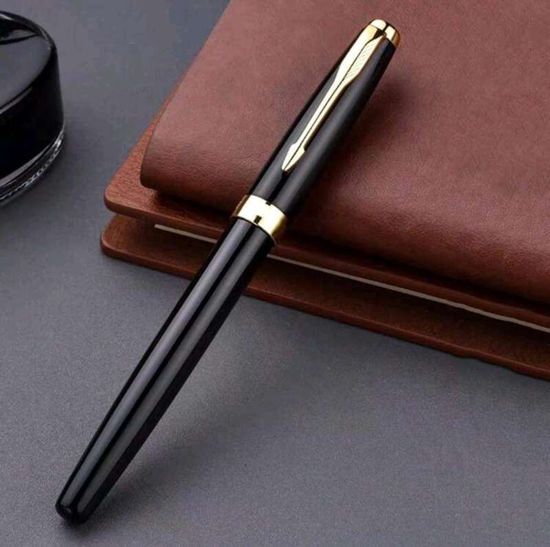 Vintage Black & Gold Fountain Pen with 12 Black Ink Refills