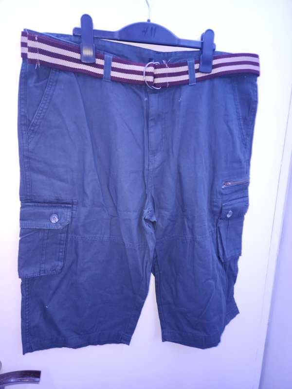 3/4 Long Cargo Shorts with Canvas Belt (Size 40)