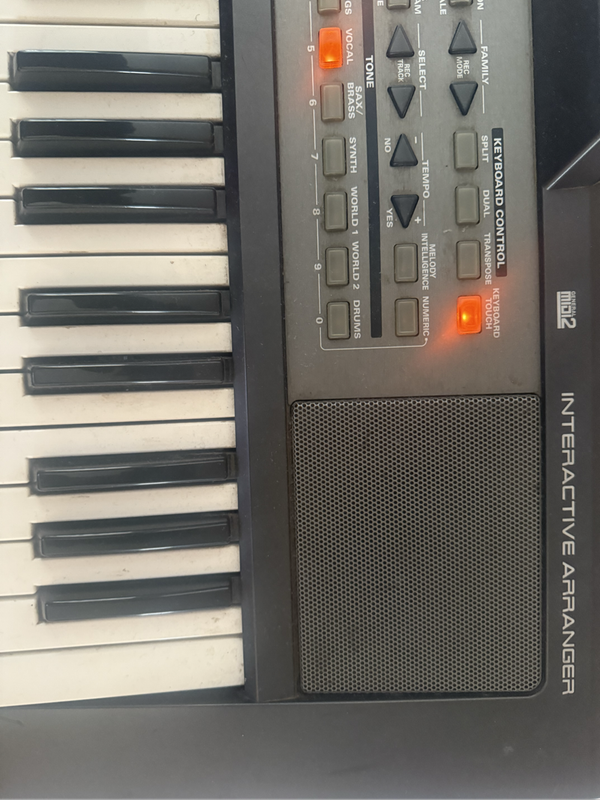 Roland E09 keyboard