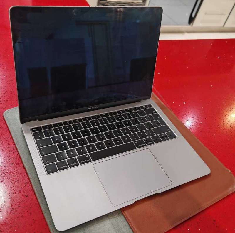 Apple MacBook Air for sale, model A1932, late entry