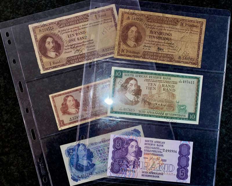 South Africa Banknotes Set - sleeves included (1 bid takes all))