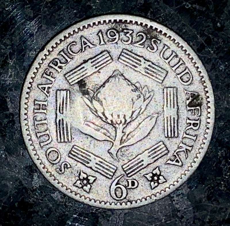 S A UNION SILVER 6D SIXPENCE -- 1932 --