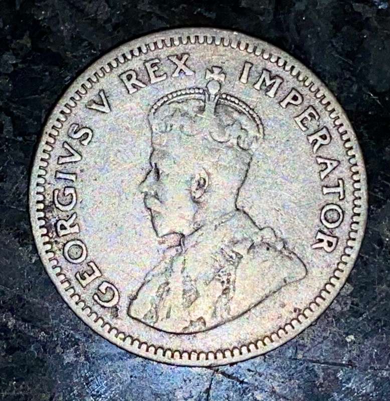 S A UNION SILVER 6D SIXPENCE -- 1932 --
