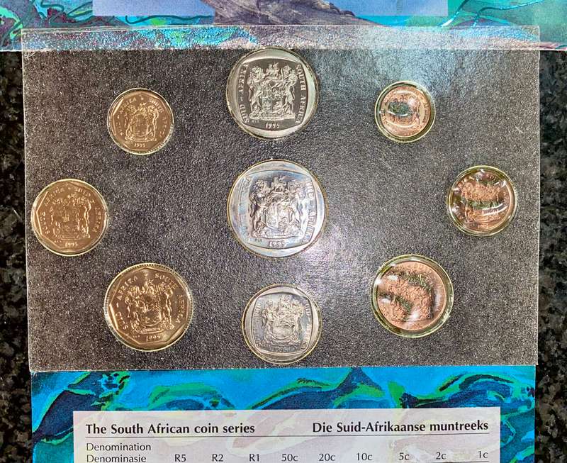 SOUTH AFRICA UNC SET 1995 -- R5 TO 1 CENT -- IN ORIGINAL SA MINT FOLDER